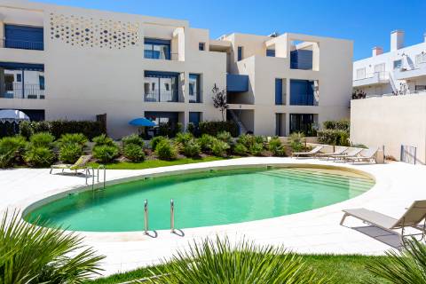 Apartamento T2 mobilado com garagem e piscina em Cabanas de Tavira