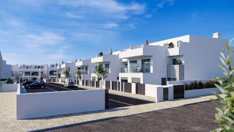 Moradia T3 +2 com Piscina, Jardim a 400 mts da Praia da Lota