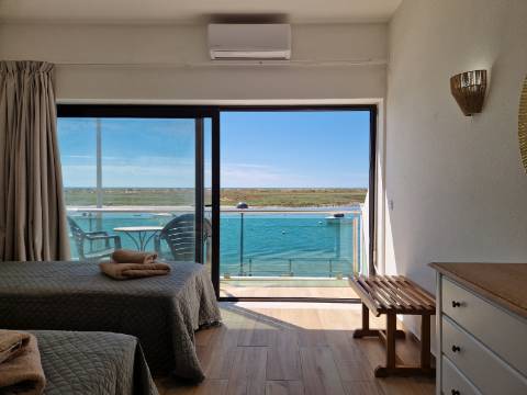 Apartamento T1 Remodelado com Vista Privilegiada sobre a Ria Formosa
