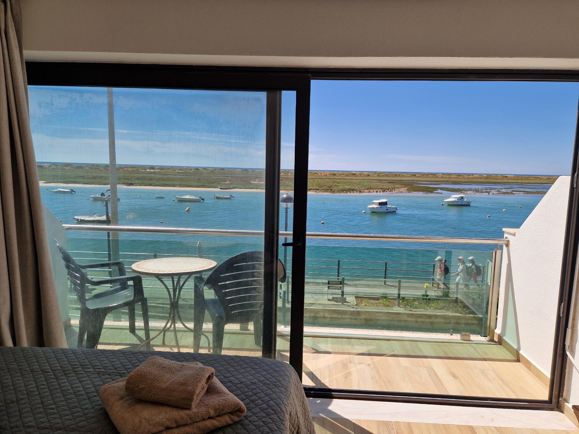 Apartamento T1 Remodelado com Vista Privilegiada sobre a Ria Formosa