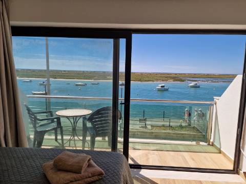 Apartamento T1 Remodelado com Vista Privilegiada sobre a Ria Formosa