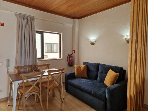 Apartamento T1 Remodelado com Vista Privilegiada sobre a Ria Formosa