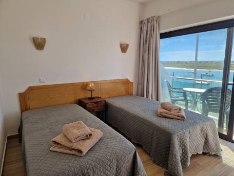 Apartamento T1 Remodelado com Vista Privilegiada sobre a Ria Formosa