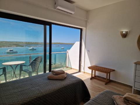 Apartamento T1 Remodelado com Vista Privilegiada sobre a Ria Formosa