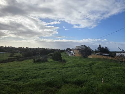 Terreno com Projeto Aprovado e Vistas Golfe e Mar