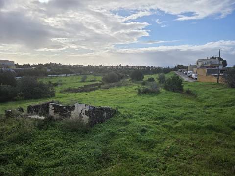 Terreno com Projeto Aprovado e Vistas Golfe e Mar