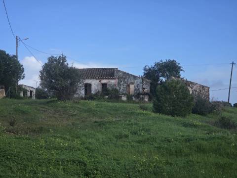 Terreno com Projeto Aprovado e Vistas Golfe e Mar