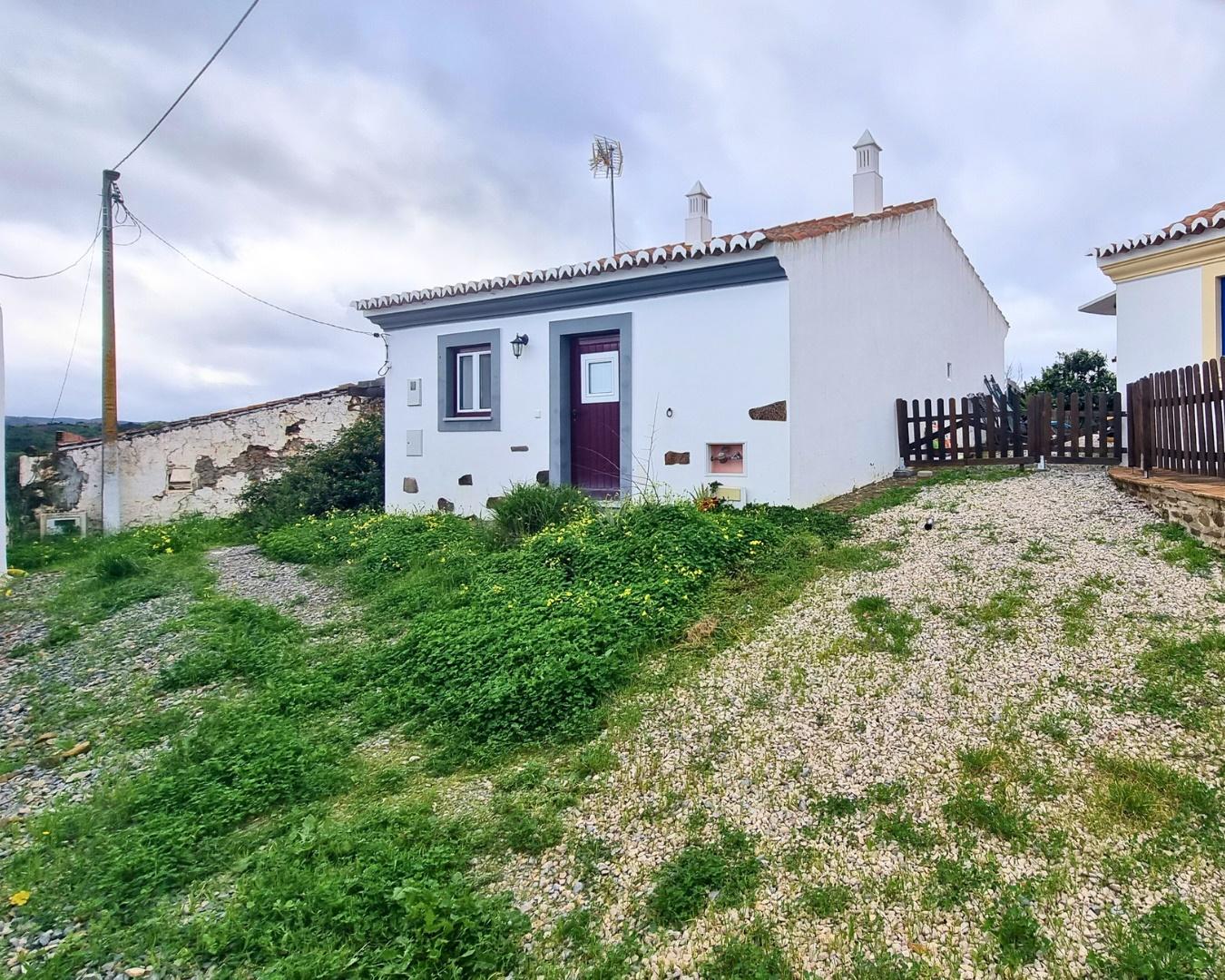 Moradia térrea T1 com ruína e terreno em Alcarias Grandes