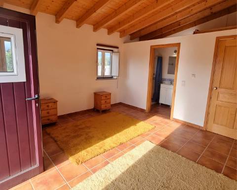 Moradia térrea T1 com ruína e terreno em Alcarias Grandes