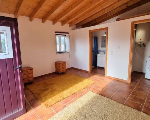 Moradia térrea T1 com ruína e terreno em Alcarias Grandes