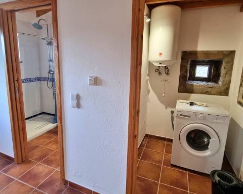 Moradia térrea T1 com ruína e terreno em Alcarias Grandes