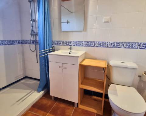 Moradia térrea T1 com ruína e terreno em Alcarias Grandes