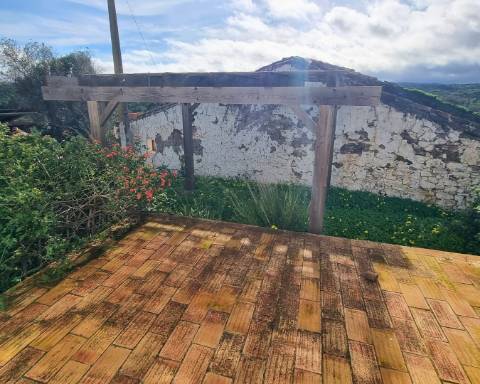 Moradia térrea T1 com ruína e terreno em Alcarias Grandes