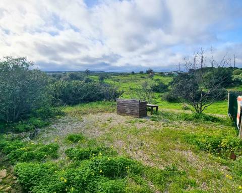 Moradia térrea T1 com ruína e terreno em Alcarias Grandes