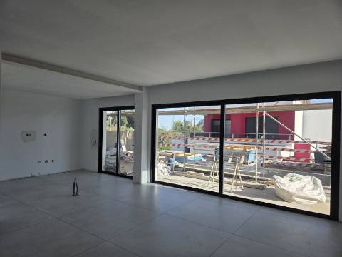 Apartamento T2 rés-do-chão com jardim e piscina privativa em Tavira