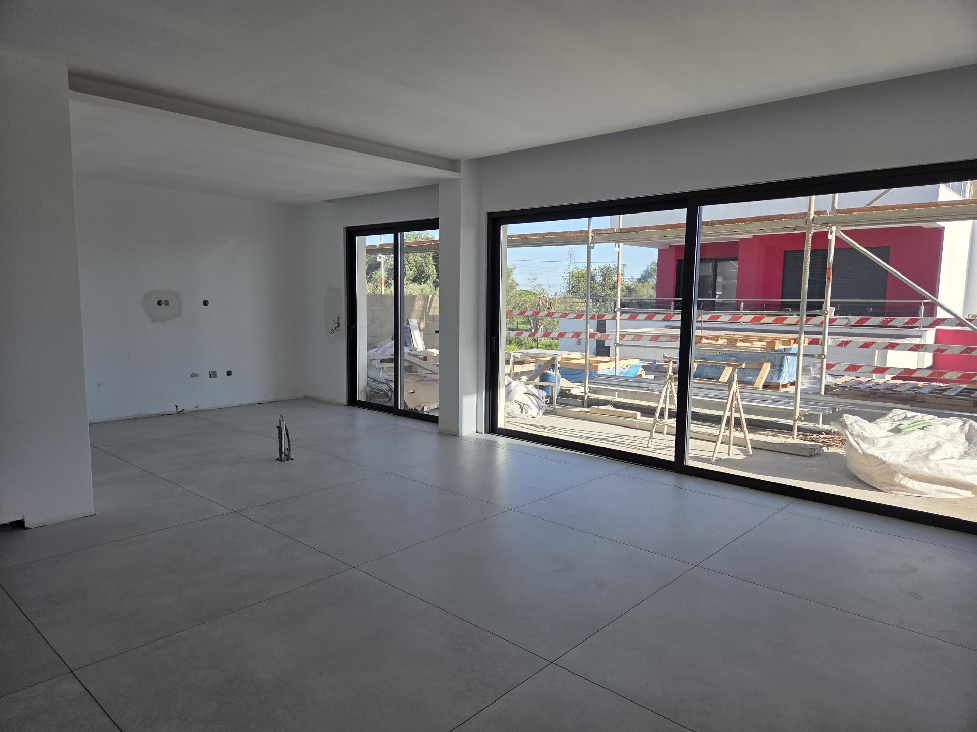 Apartamento T2 rés-do-chão com jardim e piscina privativa em Tavira