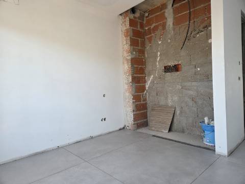 Apartamento T2 rés-do-chão com jardim e piscina privativa em Tavira