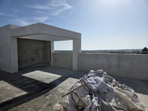 Penthouse com 4 quartos, piscina e terraço privado em Tavira