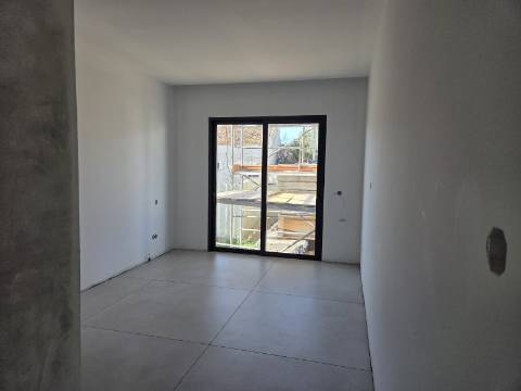 Apartamento T2 rés-do-chão com piscina e jardim privativos em Tavira