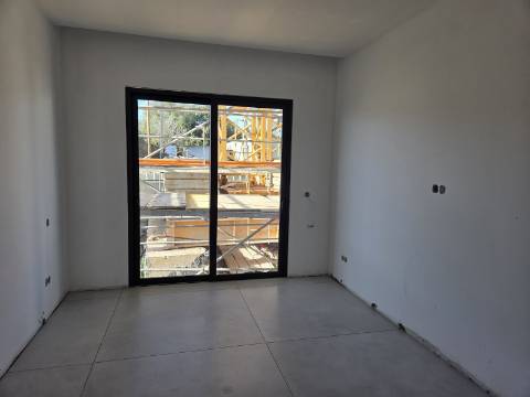 Apartamento T2 rés-do-chão com piscina e jardim privativos em Tavira