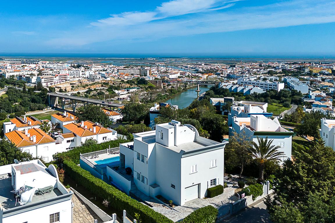 Moradia Exclusiva T4 com Vista Mar e Cidade em Tavira