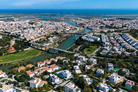 Moradia Exclusiva T4 com Vista Mar e Cidade em Tavira