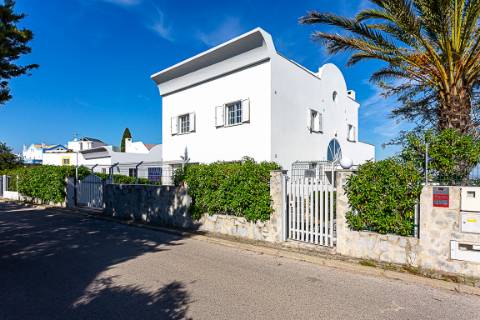 Moradia Exclusiva T4 com Vista Mar e Cidade em Tavira