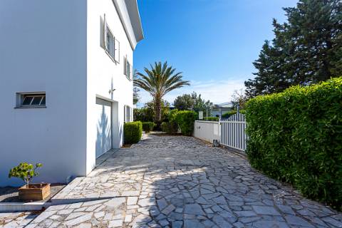 Moradia Exclusiva T4 com Vista Mar e Cidade em Tavira