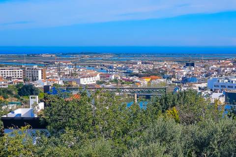 Moradia Exclusiva T4 com Vista Mar e Cidade em Tavira