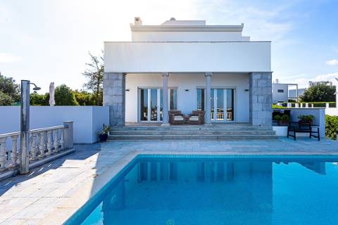 Moradia Exclusiva T4 com Vista Mar e Cidade em Tavira