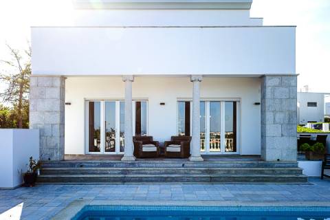 Moradia Exclusiva T4 com Vista Mar e Cidade em Tavira