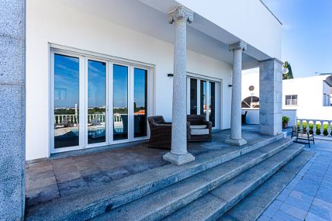 Moradia Exclusiva T4 com Vista Mar e Cidade em Tavira