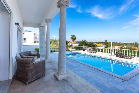 Moradia Exclusiva T4 com Vista Mar e Cidade em Tavira