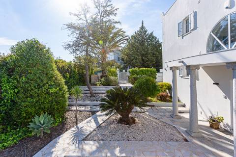 Moradia Exclusiva T4 com Vista Mar e Cidade em Tavira