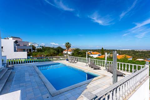 Moradia Exclusiva T4 com Vista Mar e Cidade em Tavira