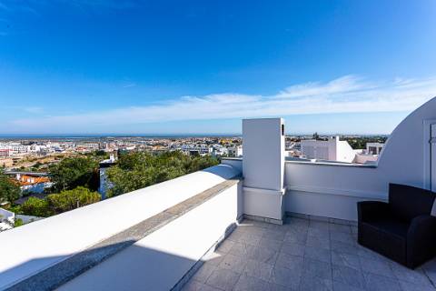 Moradia Exclusiva T4 com Vista Mar e Cidade em Tavira