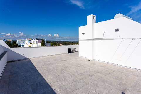 Moradia Exclusiva T4 com Vista Mar e Cidade em Tavira