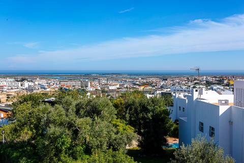 Moradia Exclusiva T4 com Vista Mar e Cidade em Tavira