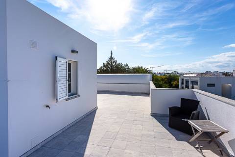 Moradia Exclusiva T4 com Vista Mar e Cidade em Tavira