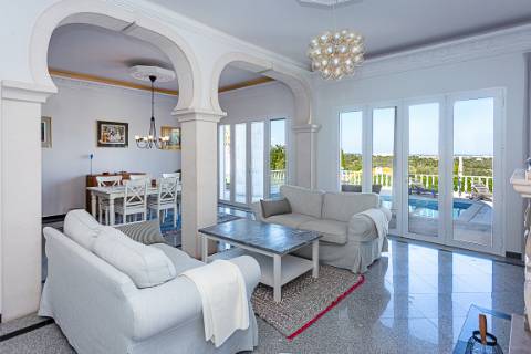 Moradia Exclusiva T4 com Vista Mar e Cidade em Tavira