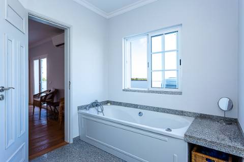 Moradia Exclusiva T4 com Vista Mar e Cidade em Tavira