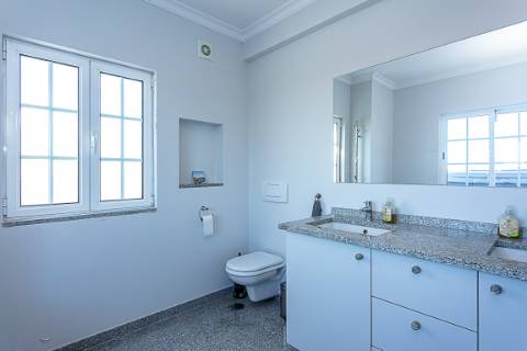 Moradia Exclusiva T4 com Vista Mar e Cidade em Tavira