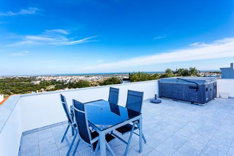 Moradia Exclusiva T4 com Vista Mar e Cidade em Tavira