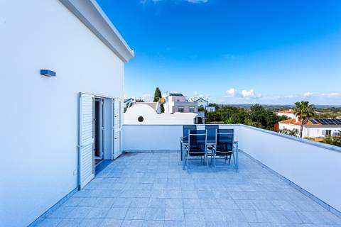Moradia Exclusiva T4 com Vista Mar e Cidade em Tavira