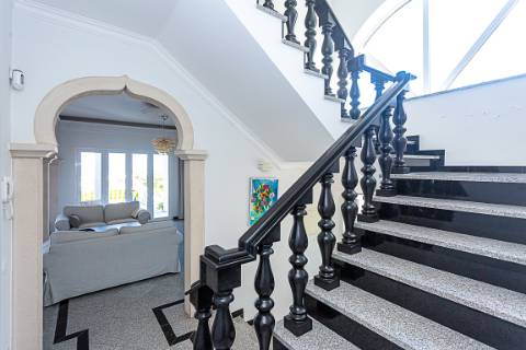 Moradia Exclusiva T4 com Vista Mar e Cidade em Tavira