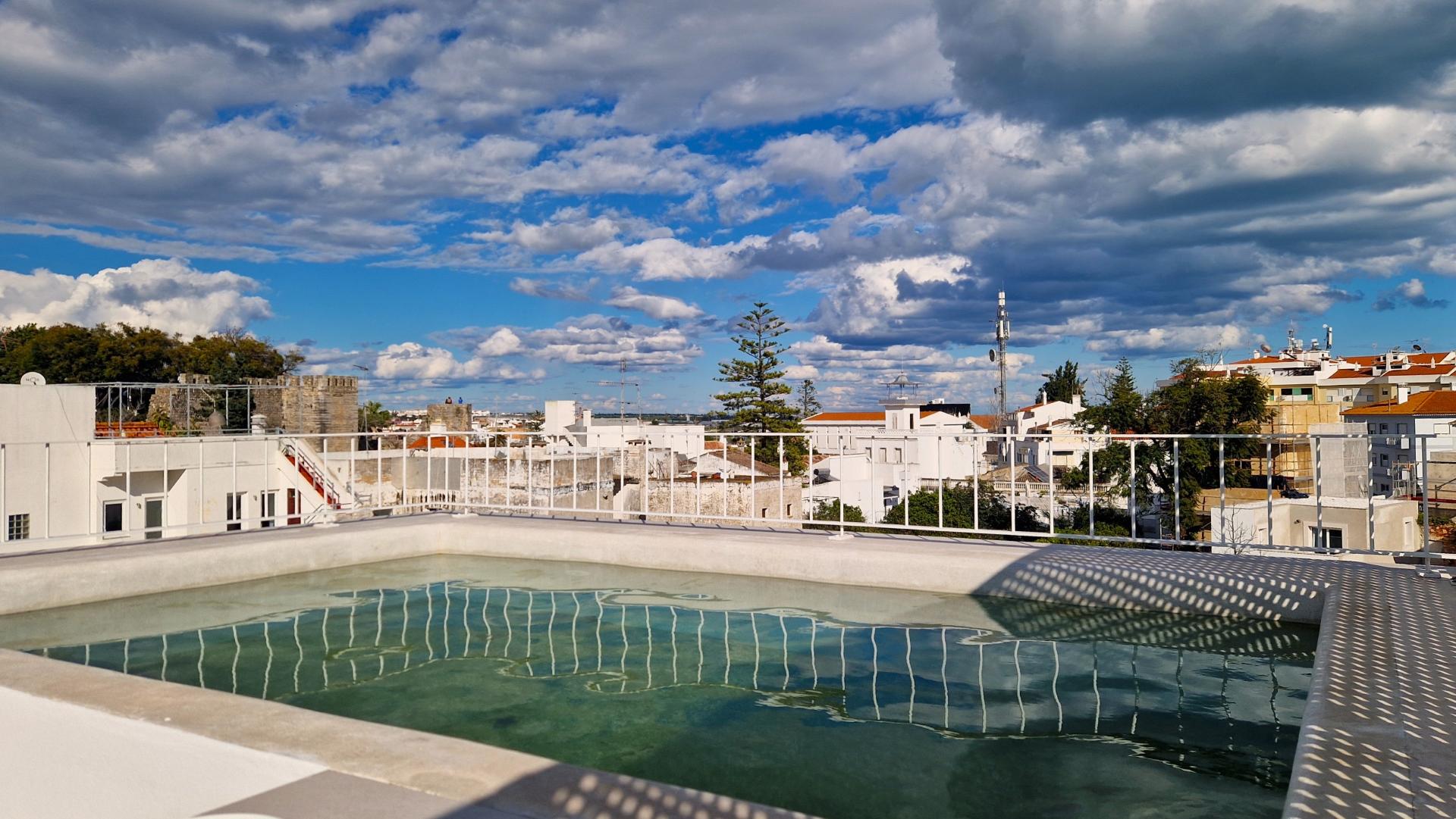Apartamento T2 de luxo, no centro de Tavira com piscina e garagem privada