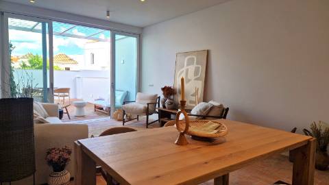 Apartamento T2 de luxo, no centro de Tavira com piscina e garagem privada