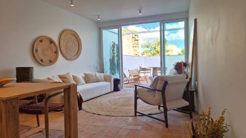 Apartamento T2 de luxo, no centro de Tavira com piscina e garagem privada