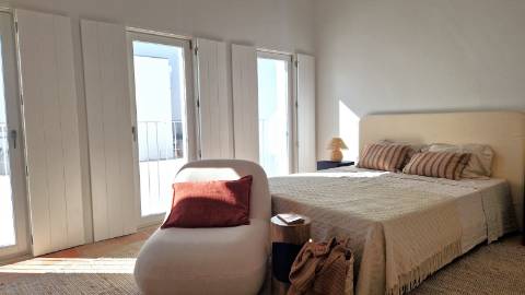 Apartamento T2 de luxo, no centro de Tavira com piscina e garagem privada