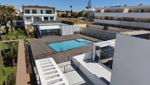 Apartamento T2 em condomínio com piscina e garagem em Cabanas de Tavira